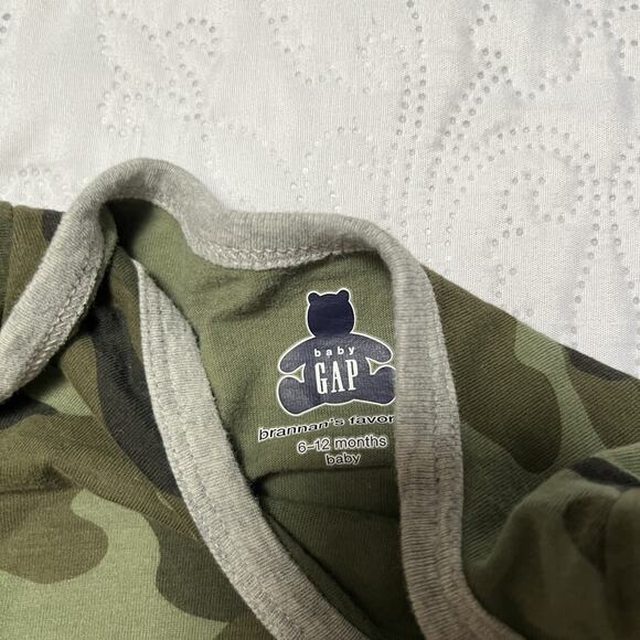 Gap Camouflage Onesie Size 6-12 Months - Picture 4 of 4